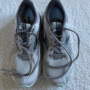 Brooks Adrenaline GTS21 Size 11.5 Narrow fit a 10